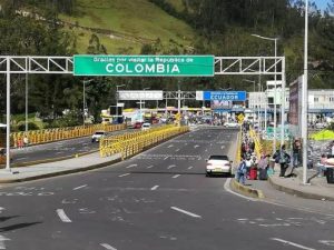 A shooting incident at a border crossing between Colombia and Ecuador resulted in two deaths and four injuries.
