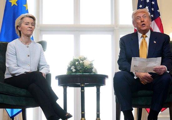 7月27日，特朗普与冯德莱恩在苏格兰会面，宣布美欧达成协议